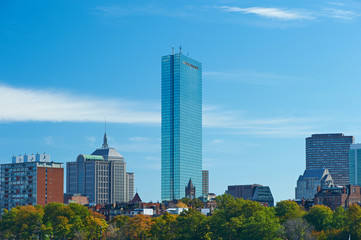 Fototapeta premium Boston and Charles river view from Harvard Bridge