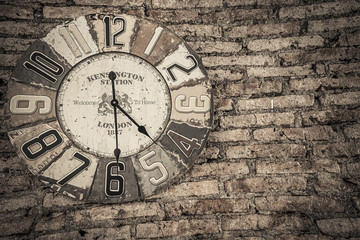 Fototapeta na wymiar Vintag wall Clock