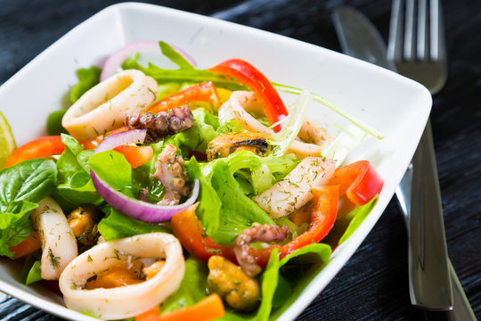 Vegetable salad with seafood