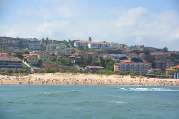 playa en un pueblo costero de Cantabria, Suances