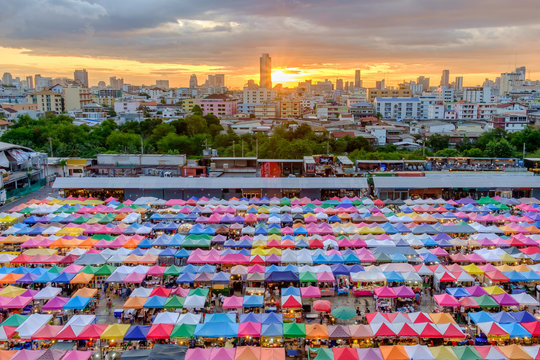 Night market train