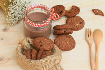 Chocolate chip cookies and cocoa drinks