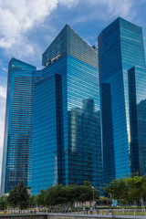 Fototapeta premium blue glass skyscaper