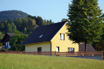 House in the countryside - obrazy, fototapety, plakaty