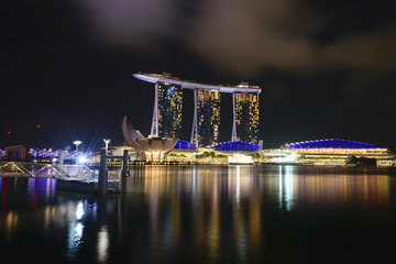 Fototapeta na wymiar Singapore,Mar 2nd,2015:View central business buildings and landmarks of Singapore.