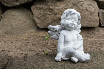 Engel mit Stein Hintergrund