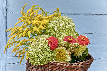 kosz płen kwiatów © amadeusz