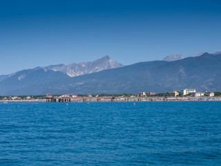 Pietrasanta: sea, mountains and tourism