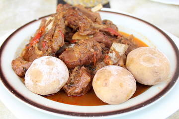 Kaninchenbraten mit Kartoffeln