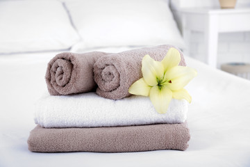 Fototapeta na wymiar Freshly laundered fluffy towels in bedroom interior