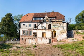 Fototapeta na wymiar Altes Haus wird abgerissen