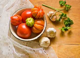 tomatoes, garlic and parsley