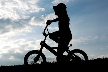 Obraz premium Silhouette of a young child on backlit