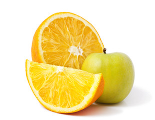 Obraz na płótnie Canvas Apple and oranges isolated on white background