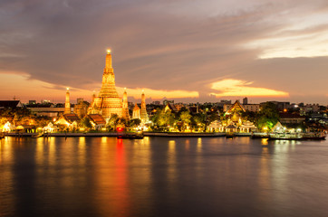 Fototapeta premium Night view of Wat Arun temple and Chao Phraya River, Bangkok, Th