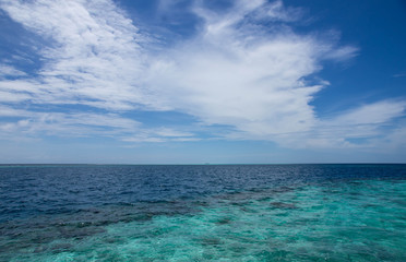 Fototapeta na wymiar Beautiful sky over the Indian Ocean on a clear day