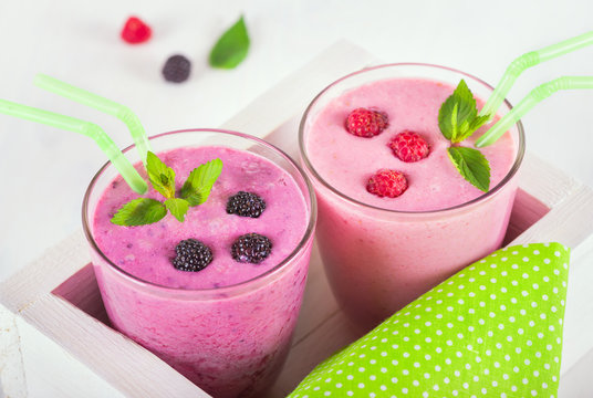 Raspberry and blackberry dairy smoothies with fresh berries