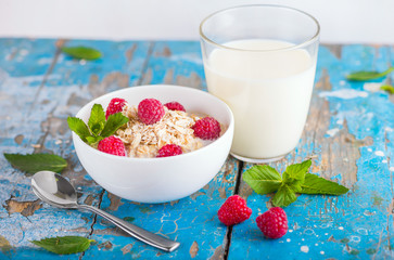 Oat flakes with milk and frash raspberries for breakfast