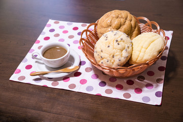 メロンパンとホットコーヒー
