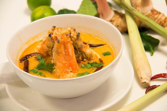 Tom Yum Goong - Thai hot and spicy soup with shrimp