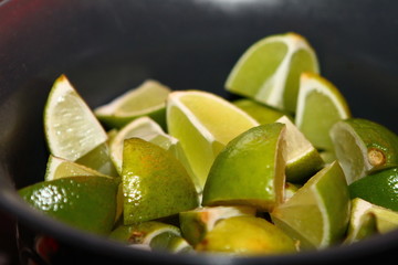 Limetten geviertelt