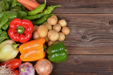 Gemüse auf Holzbrett