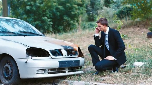 The young driver from the car burned. Calls insurance agent