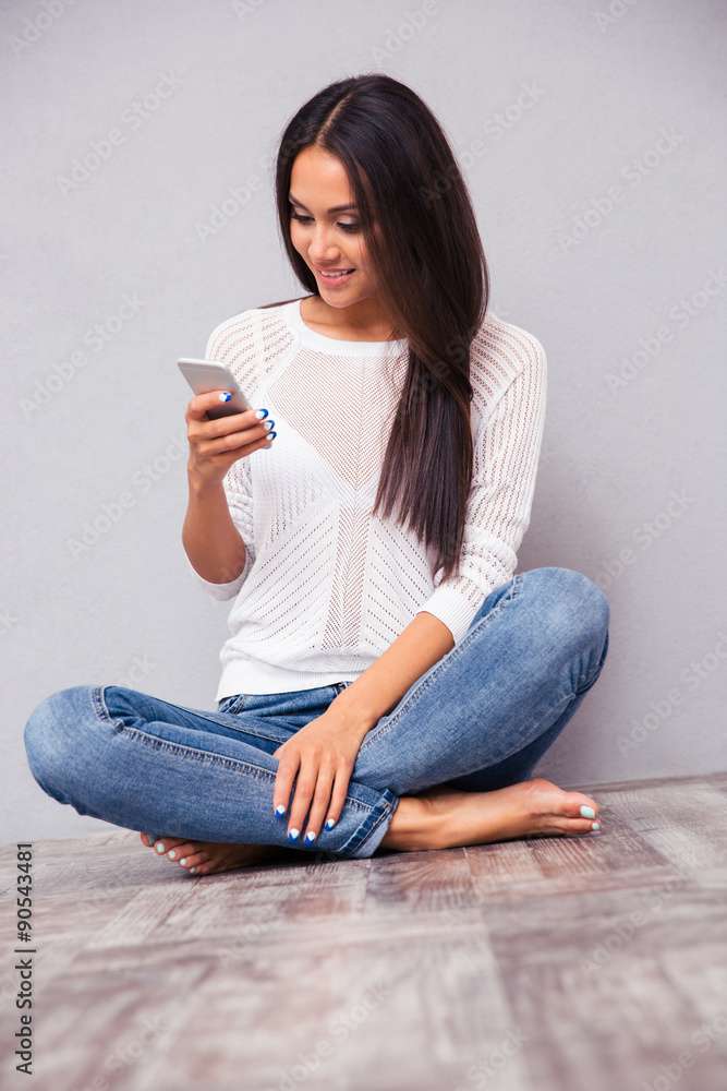 Sticker Woman sitting on the floor and using smartphon