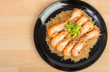 baked vermicelli with shrimp in wood dish