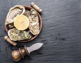 Raw oysters on the graphite board.
