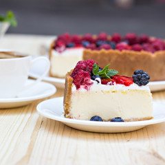 Cheesecake with fresh berries
