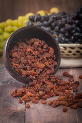 Raisins in bowl and grapes