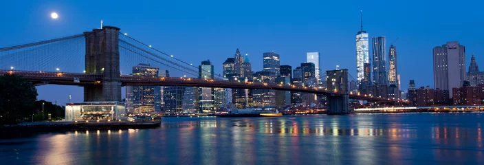 Fototapete New York Waterfront und Skyline von New York City bei Nacht