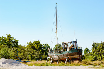 Obraz premium Old fishing boat