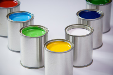 Latas coloridas