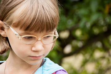  little blond girl with glasses