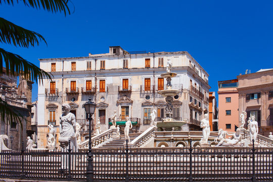 Piazza Pretoria (square of Shame) is at the limits of the district of Kalsa, near the corner of Cassaro. Palermo 