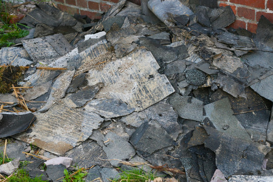 Dachpappe - Abriss - M&uuml;lltrennung, M&uuml;ll, Entsorgung von Sonderm&uuml;ll auf der Baustelle, Wertstoffe aufarbeiten, Sekund&auml;rrohstoffe Recycling, M&uuml;ll trennen zum Schutz der Umwelt