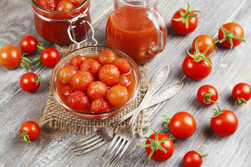 Canned tomatoes in tomato juice - 90569400