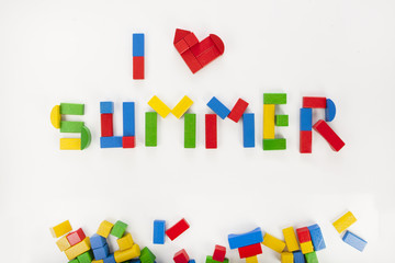 Scritta  I love summer, estate in inglese su sfondo bianco