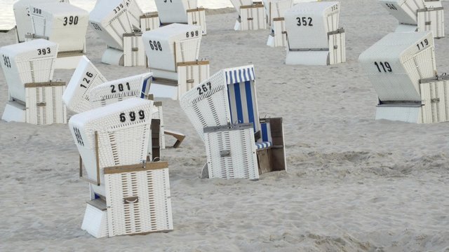 Strandk&ouml;rbe auf Sylt 1