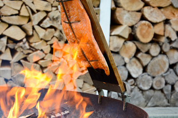 Lachs am Feuer