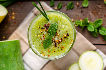 Cucumber smoothie with herbs and chili