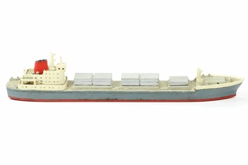 altes Modellschiff isoliert auf weißem Hintergrund