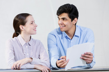 Obraz premium Guy and girl having dialogue