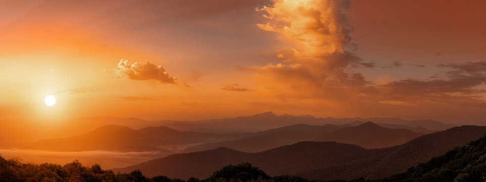 Fototapeta Sunrise in the mountains
