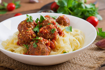 Fettuccine Pasta with meatballs in tomato sauce