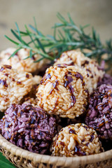 Rice cracker or puffed rice with sugar