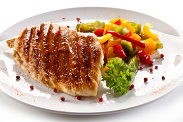 Grilled chicken fillet and vegetables 