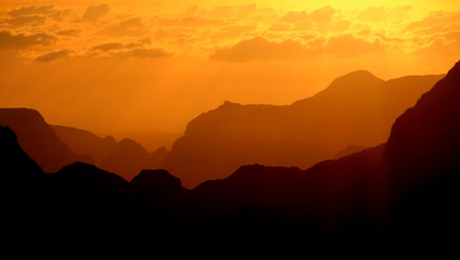 levé de soleil sur Mafate depuis le Maïdo, île de la Réunion
